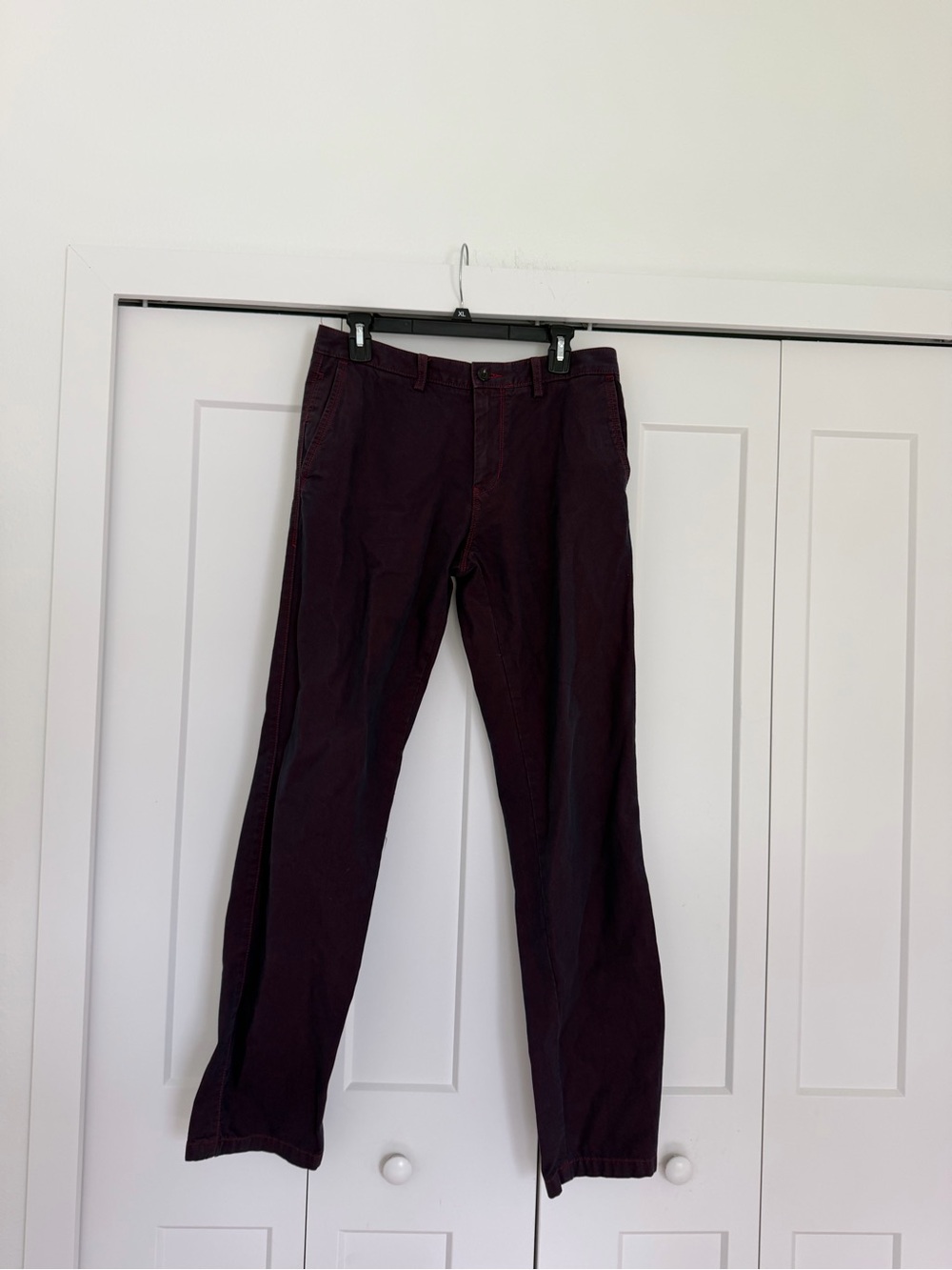 Hugo Boss Men's Casual Cotton Pants in Dark Burgundy